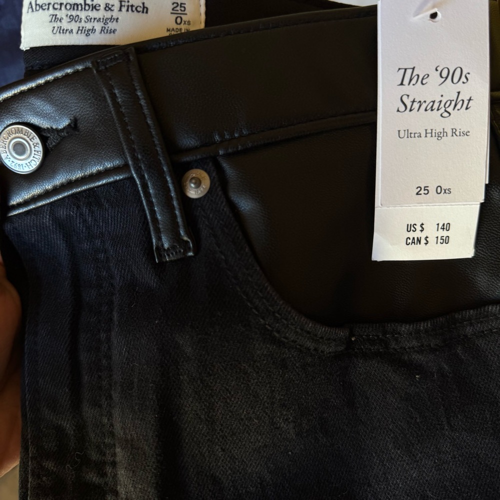 Abercrombie & Fitch The 90’s Straight Ultra High Rise Jeans Mixed Fabric Leather - Picture 4 of 4
